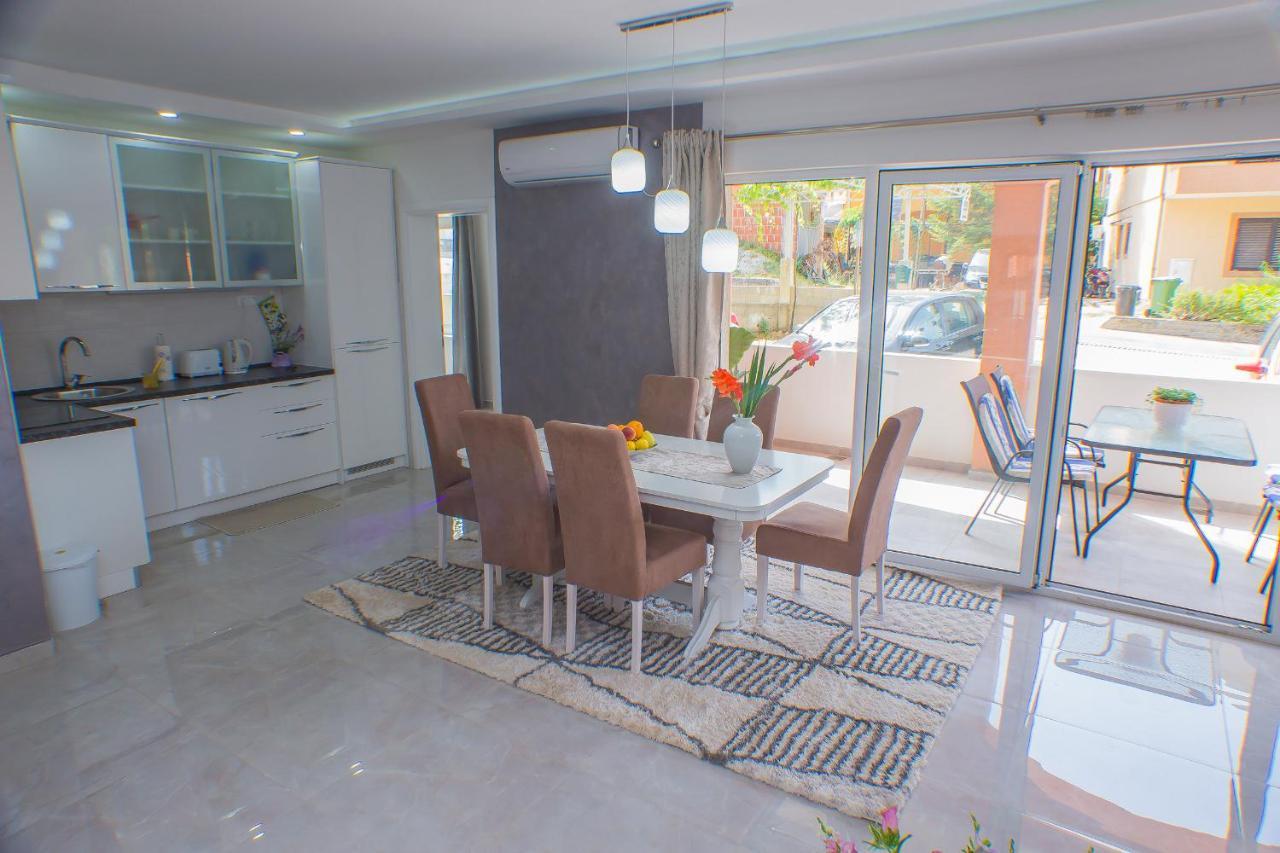 Apartments Kovac Tivat Eksteriør bilde