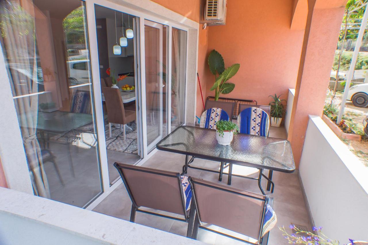 Apartments Kovac Tivat Eksteriør bilde