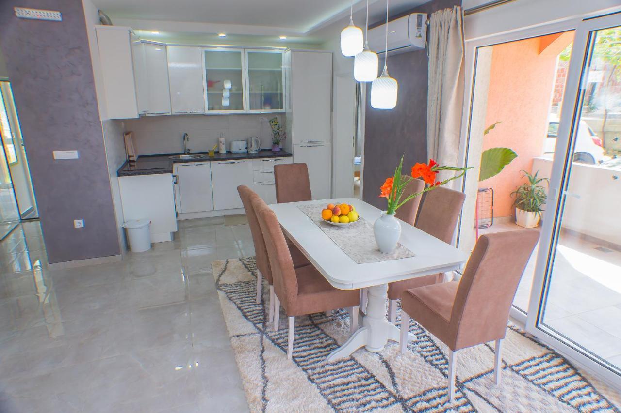 Apartments Kovac Tivat Eksteriør bilde