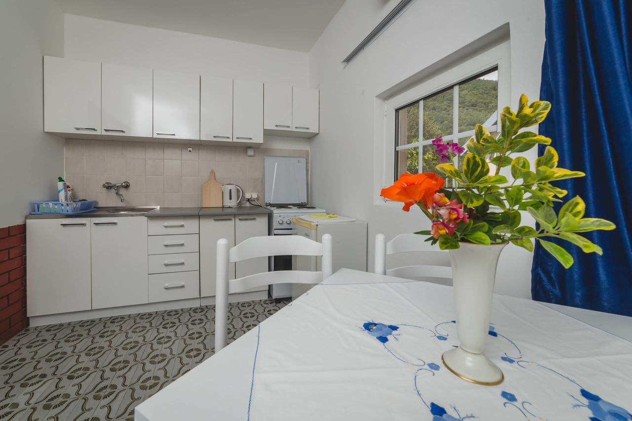 Apartments Kovac Tivat Eksteriør bilde