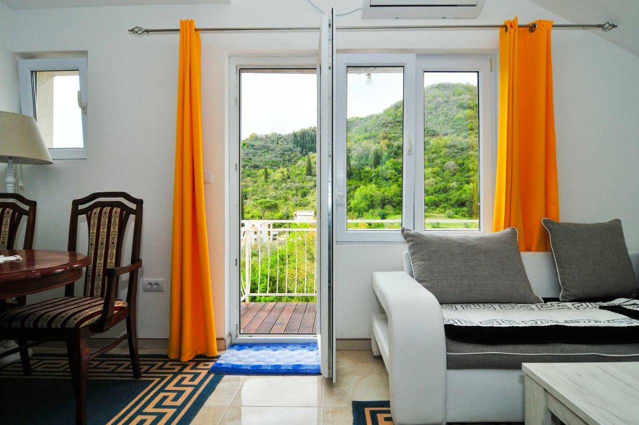 Apartments Kovac Tivat Eksteriør bilde