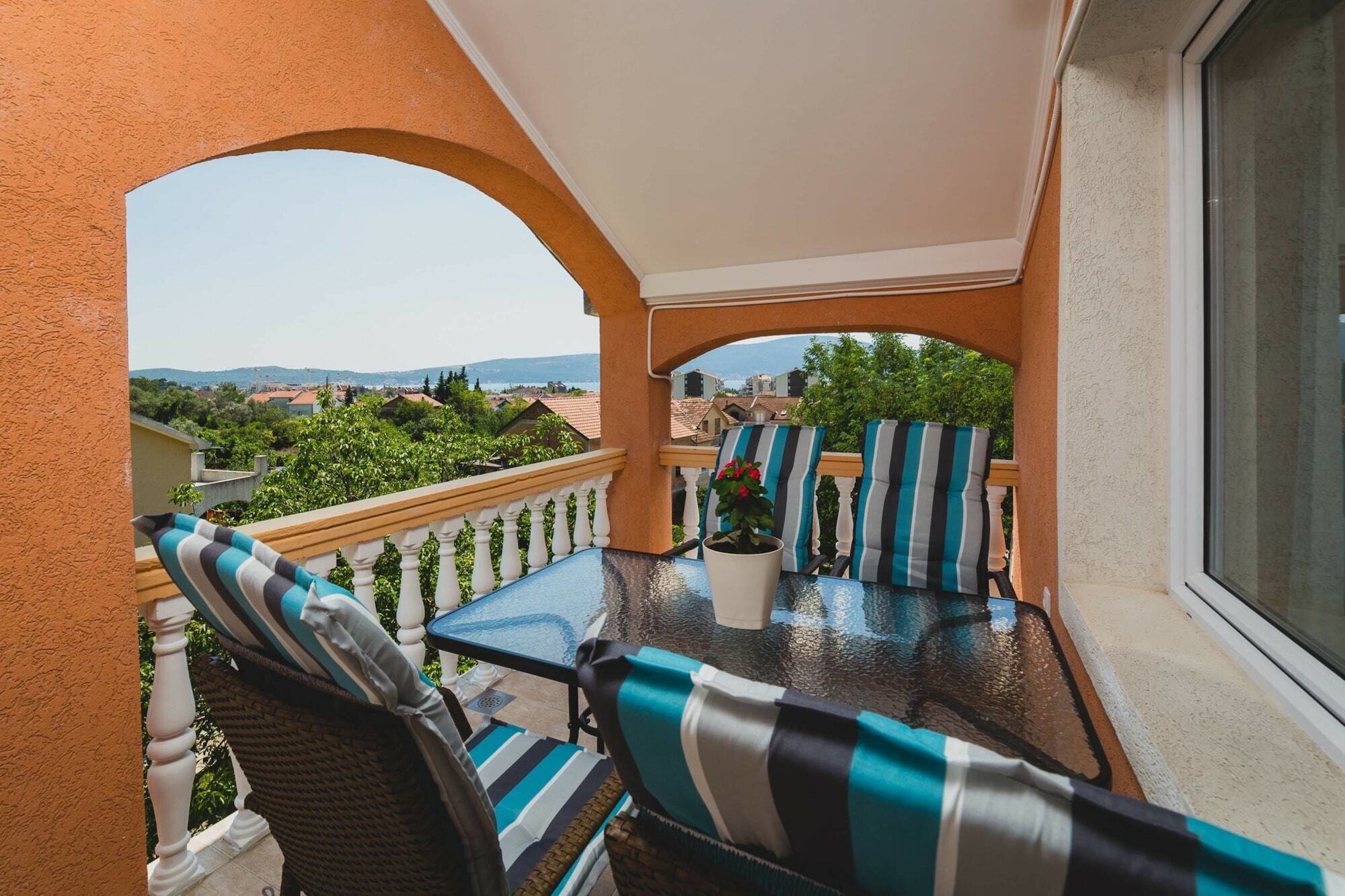 Apartments Kovac Tivat Eksteriør bilde