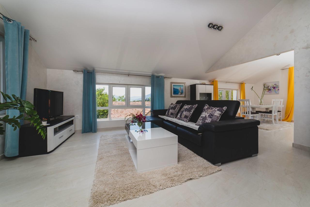 Apartments Kovac Tivat Eksteriør bilde